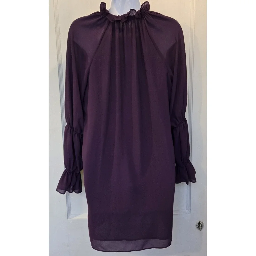 Olivaceous ruffle neck
